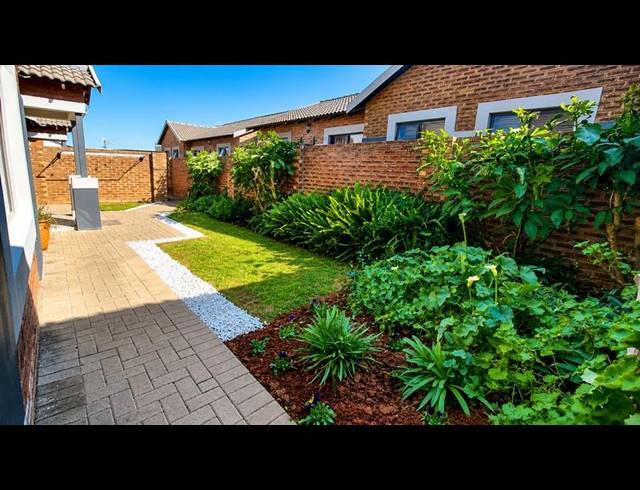 2 BEDROOM TOWNHOUSE FOR SALE IN HEUWELSIG